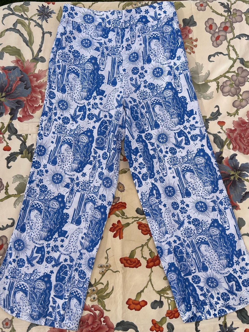 Cynthia Rowley Linen Blend Pull On Pants w Amazing Animals/Celestial Print